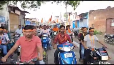 बरेली: सावन के पहले सोमवार को BDA कॉलोनी स्थित त्रिवटी नाथ मंदिर में उमड़ी श्रद्धालुओं की भीड़, सुरक्षा के किए गए पुख्ता इंतजाम