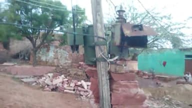 बसेड़ी: #विजेयकापुरा में #बिजली खम्मो की हालत खराब कभी भी हो सकती हैं कोई बड़ी घटना प्रशासन की लापर बाही