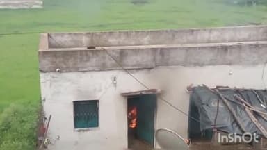 टीकमगढ़ शहर में खाना बनाते समय गैस सिलेंडर में लगी आग, दो मासूम सहित पति पत्नी झुलसे।