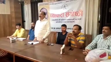 इटावा: बस स्टैंड पर उप्र आदर्श व्यापार मंडल  कि व्यापारी संगोष्ठी एवं गठन बैठक का हुआ आयोजन, 12 सदस्य कमेटी की गई गठित