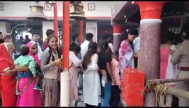 इटावा: सदर इलाके में सावन के पहले सोमवार को भक्तों की उमड़ी भीड़,भक्तों ने पहुंचकर किये दर्शन