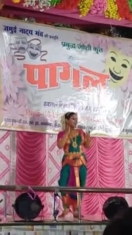 कथक नृत्य  पेश नृत्य करती डाक्टर  रिकी!