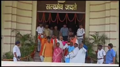 पटना ग्रामीण: बिहार विधान मंडल में बहस सत्र की कार्यवाही शुरू होने से पहले भाजपा नेताओं ने विधानसभा के मुख्य गेट पर किया हंगामा