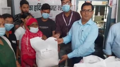 रामपुर: जिला चिकित्सालय टी बी स्वास्थ्य केंद्र पर मदद एक आस फ़ाउंडेशन की ओर से 10 क्षय रोगियों को गोद लिया गया। सभी रोगियों को प