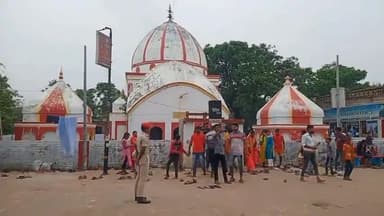 दरभंगा: सावन के पहले सोमवार को लेकर माधेश्वर परिसर में स्थित महादेव मंदिर में उमड़ी भक्तों की भीड़