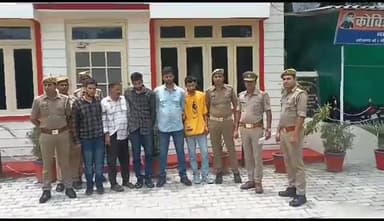 बहेड़ी: वन विभाग तिराहे से पुलिस ने कार सवार पांच स्मैक तस्करों को 25 ग्राम स्मैक के साथ गिरफ़्तार कर भेजा जेल