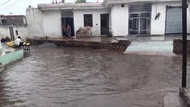 ग्वालियर में बारिश होने से महल गांव में बाढ़ जैसे हालात घरों में भरा पानी #nagarnigamgwalior #shivrajshinghchohan