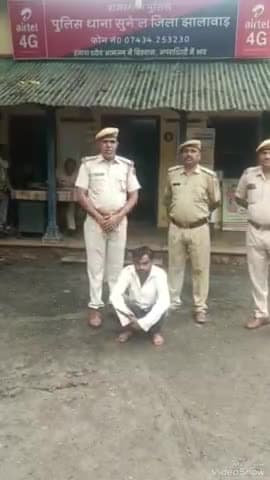 सुनेल: सुनेल स्थित शिव मंदिर में गत दिनों हुई चोरी के मामले में पुलिस ने सुनेल कस्बे के एक शातिर चोर को किया गिरफ्तार