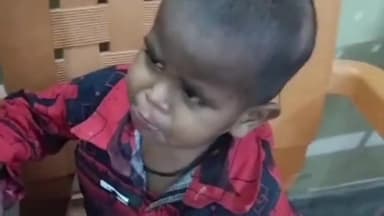 उन्नाव: दही थाना क्षेत्र के मुर्तजा नगर में मिला 2 वर्षीय बच्चा, चाइल्ड लाइन प्रभारी दिवाकर ओझा ने लिया अपने सुपुर्द