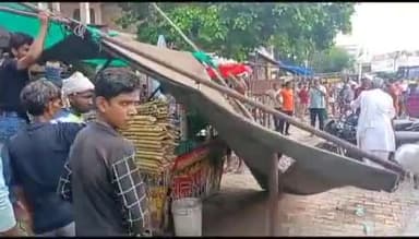 कामां: कामा के कोसी चौराहे से नगर पालिका ने हटाया अस्थाई अतिक्रमण पुलिस जाब्ता मौजूद