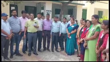 गिरिडीह: जन सेवक संघ का 64 वें दिन भी झंडा मैदान में हड़ताल रहा जारी,NMOPS कर्मियों ने दिया समर्थन।