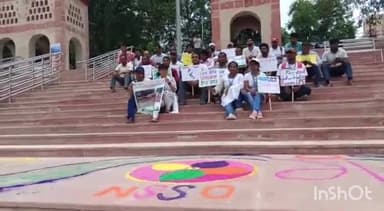 मुशहरी: नमामि गंगे प्रोजेक्ट के तहत सिकंदरपुर स्थित सीढ़ी घाट पर रंगोली बनाकर सजाया गया