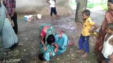 करछना: जमीनी विवाद को लेकर नया पुरवा बसवार गांव में दो महिलाओं का आपस में मारपीट करने का वीडियो सोशल मीडिया पर हुआ वायरल