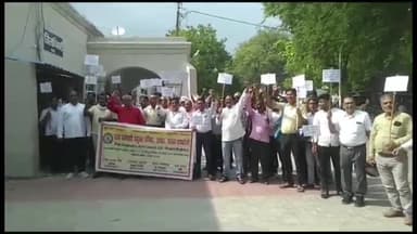 रायबरेली: रायबरेली डीएम कार्यालय में शिक्षक संगठनों ने बाइक रैली निकालकर मुख्यमंत्री एवं मुख्य सचिव संबोधित दिया ज्ञापन a