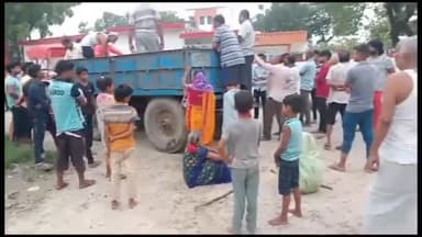 मार्टिनगंज: खरसहनखुर्द गांव स्थित स्वास्थ्य केंद्र के पास सड़क दुर्घटना में बाइक सवार अधेड़ की हुई मौके पर दर्दनाक मौत