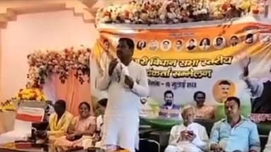 ओरमांझी: तुपुदाना स्थित आयोजन वाटिका में खिजरी विधायक ने कांग्रेस कार्यकर्ताओं के साथ की बैठक