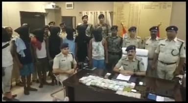 फारबिसगंज: जोगबनी बॉर्डर के नेताजी चौक से ₹50 लाख की स्मैक के साथ 7 लोगों को पुलिस ने किया गिरफ्तार