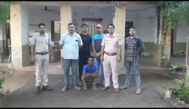 शाहबाद: देवरी कस्बे की कुम्हार बस्ती में सट्टे की पर्ची काटते कस्बाथाना पुलिस ने एक जने को गिरफ्तार किया