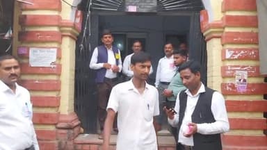 बहराइच: जिला बार एसोसिएशन सभागार में शपथ आयुक्त के कई पदों पर मतदान को लेकर अधिवक्ताओं ने की बैठक, न्यायिक कार्य से रहे विरत