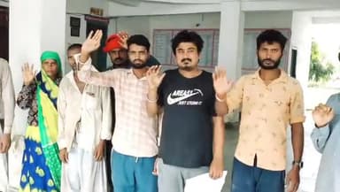 बिलासपुर: फाज़लपुर गांव के ग्रामीणों ने गांव के मुख्य रास्ते को कब्जा मुक्त कराने की मांग करते हुए तहसील भवन पर किया प्रदर्शन