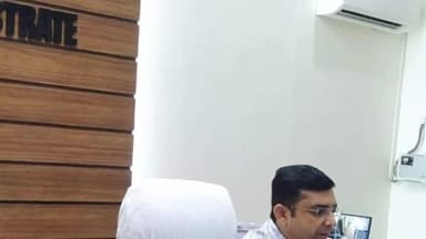 पूर्णिया पूर्व: जिलाधिकारी वैश्म कार्यालय में डीएम ने अधिकारियों की ली बैठक, कहा- संभावित बाढ़ के दौरान सजग एवं सचेत रहें