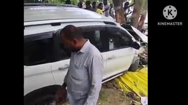 आज़मगढ़: नामदारपुर के पास स्पीड में आ रही अर्टिगा गाड़ी गुमटी के बाद पेड़ से टकराकर बुरी तरह से हुई क्षतिग्रस्त, बाल-बाल बचा चालक