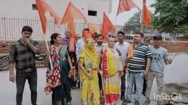 आगरा: जगदीशपुरा थाने में अखिल भारतीय हिन्दू महासभा के कार्यकर्ताओं ने पुलिस के विरोध में किया प्रदर्शन, लगाए पुलिस विरोधी नारे