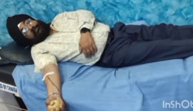 मेदिनीनगर (डालटनगंज): पलामू निवासी इंद्रजीत सिंह डिंपल ने मरीज के परिजनो के आग्रह पर MMCH स्थित  ब्लड बैंक मे किया रक्तदान