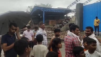 जगाधरी: मोदी मिल के पीछे शिवपुरी कॉलोनी में तेज बरसात के चलते फैक्ट्री की दीवार गिरी, स्थानीय लोगों में आक्रोश