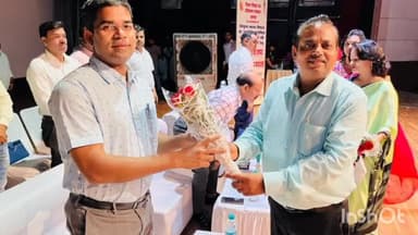 आगरा: जिले के सूरसदन प्रेक्षागृह में निपुण भारत मिशन के अंतर्गत एक दिवसीय शिक्षक संकुल कार्यशाला का आयोजन किया गया