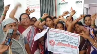 बाजपट्टी: प्रखंड के रामफल मंडल सामुदायिक अस्पताल में अपनी मांगों को लेकर आशा कार्यकर्ताओं ने किया धरना प्रदर्शन