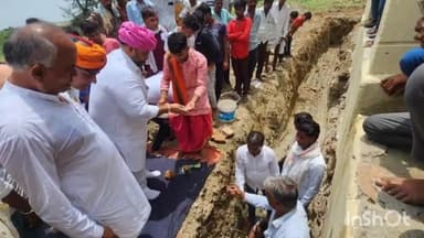 जहाज़पुर: उलेला ग्राम में राज्यमंत्री धीरज गुर्जर ने रा० उ० मा० वि० में नवीन कक्षा कक्ष के निर्माण कार्य का किया शिलान्यास ।