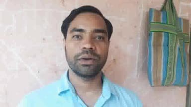 अमौर: अमौर प्रखंड के प्राथमिक विद्यालय चौहान टोली आंगनबाड़ी केंद्र में पठन-पाठन कराया जा रहा है