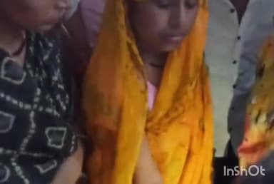 टीकमगढ़: कुंडेश्वर गांव में काम करते समय एक महिला को सांप ने काटा, परिजन लेकर पहुंचे जिला अस्पताल