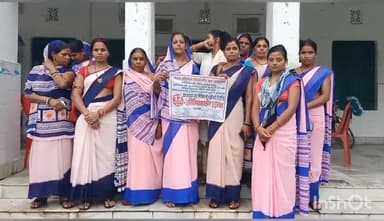 फारबिसगंज: 9 सूत्रीय मांगों को लेकर फारबिसगंज में आशा कार्यकर्ताओं ने शुरू की अनिश्चितकालीन हड़ताल