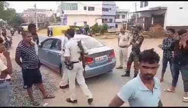 जहानाबाद: भागीरथ बीघा से पुलिस ने लावारिश हालत में एक कार किया बरामद, कर के अंदर थी शराब की बोतले