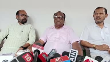 ओरमांझी: धुर्वा स्थित आवास पर प्रेस को संबोधित करते हुए JMM विधायक लोबिन हेम्ब्रम ने CM सोरेन व बाबूलाल मरांडी पर साधा निशाना