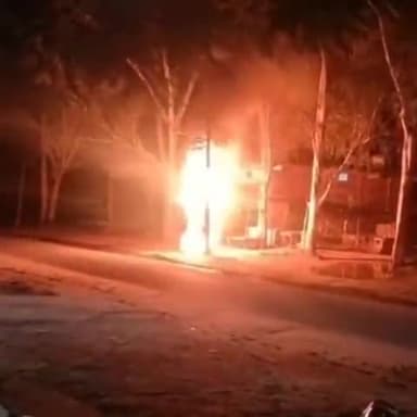 धनौरा: मंडी धनोरा के गांव कुआं खेड़ा में बिजली के ट्रांसफार्मर में लगी भयंकर आग, परेशान ग्रामीण पहुंचे बिजली घर