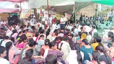 हिसार: लघु सचिवालय पर जारी क्लर्कों के अनिश्चितकालीन धरने को अखिल भारतीय किसान सभा ने दिया समर्थन