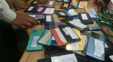 कानपुर: कानपुर कमिश्नर सर्विलांस सेल पूर्वी की टीम द्वारा अनेक जनपद से खोए हुए फोन किए गए बरामद, पहुंचाया गया मालिक तक