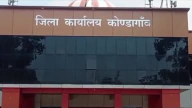 कोंडागांव: कलेक्टर ने जिला कार्यालय में स्थित अपने निज कार्यालय में मितानिनो को मानदेय वृद्धि का शासनादेश सौंपा, दी बधाई