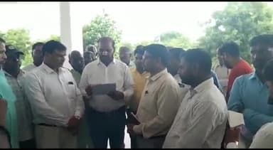 सरई: कचनी के पटवारी को हटाने की मांग को लेकर महात्मा फुले फाउंडेशन के बैनर तले लोग पहुंचे जिला कलेक्ट्रेट
