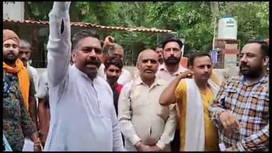 गंगानगर: शहर में पार्षद के नेतृत्व में दुकानदारों ने अपनी मांग को लेकर जिला कलेक्टर सौरव स्वामी को सौंपा ज्ञापन