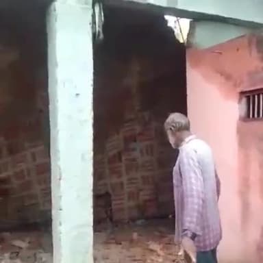 धनौरा: मंडी धनौरा के गांव पपसरा बंगर में 4 दिन से हो रही लगातार बारिश के कारण 1 व्यक्ति का आशियाना गिरा, मुआवजे की मांग की