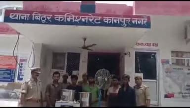 कानपुर: बिठूर पुलिस ने मुखबिर की सूचना पर रामधाम चौराहे के पास से चोरी के माल के साथ पांच चोरों को किया गिरफ्तार