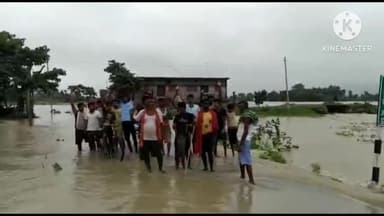 कुरसाकांटा: सिकटिया पंचायत के सोनामनी गोदाम वार्ड 03 व 04 में घुसा बाढ़ का पानी, जन जीवन हुआ अस्त व्यस्त