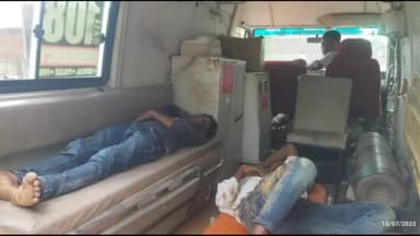 मिर्ज़ापुर: कलवारी बाजार में तेज रफ्तार से आ रहे ट्रैक्टर ने बाइक सवारों को मारी टक्कर, दोनों बाइक सवार गंभीर रूप से हुए घायल