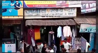 मिर्ज़ापुर: शहर कोतवाली क्षेत्र अंतर्गत पेहटी के चौराहा पर दो बाइकों की टक्कर में एक महिला हुई घायल