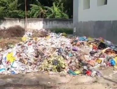 खगड़िया: सदर अस्पताल खगड़िया के परिसर में फैला हजारों टन कचरा, लोगों को सता रहा संक्रमित होने का डर