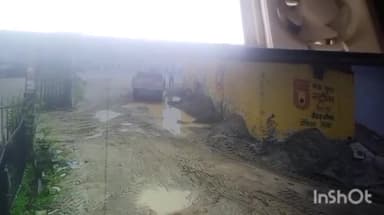 बरेली: इज्जत नगर थाना क्षेत्र के सौ फुटा पर एक रेता कारोबारी को कार से कुचलने की कोशिश की गई, CCTV कैमरे में कैद हुई घटना